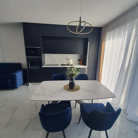 Adrian I Mia זאדאר